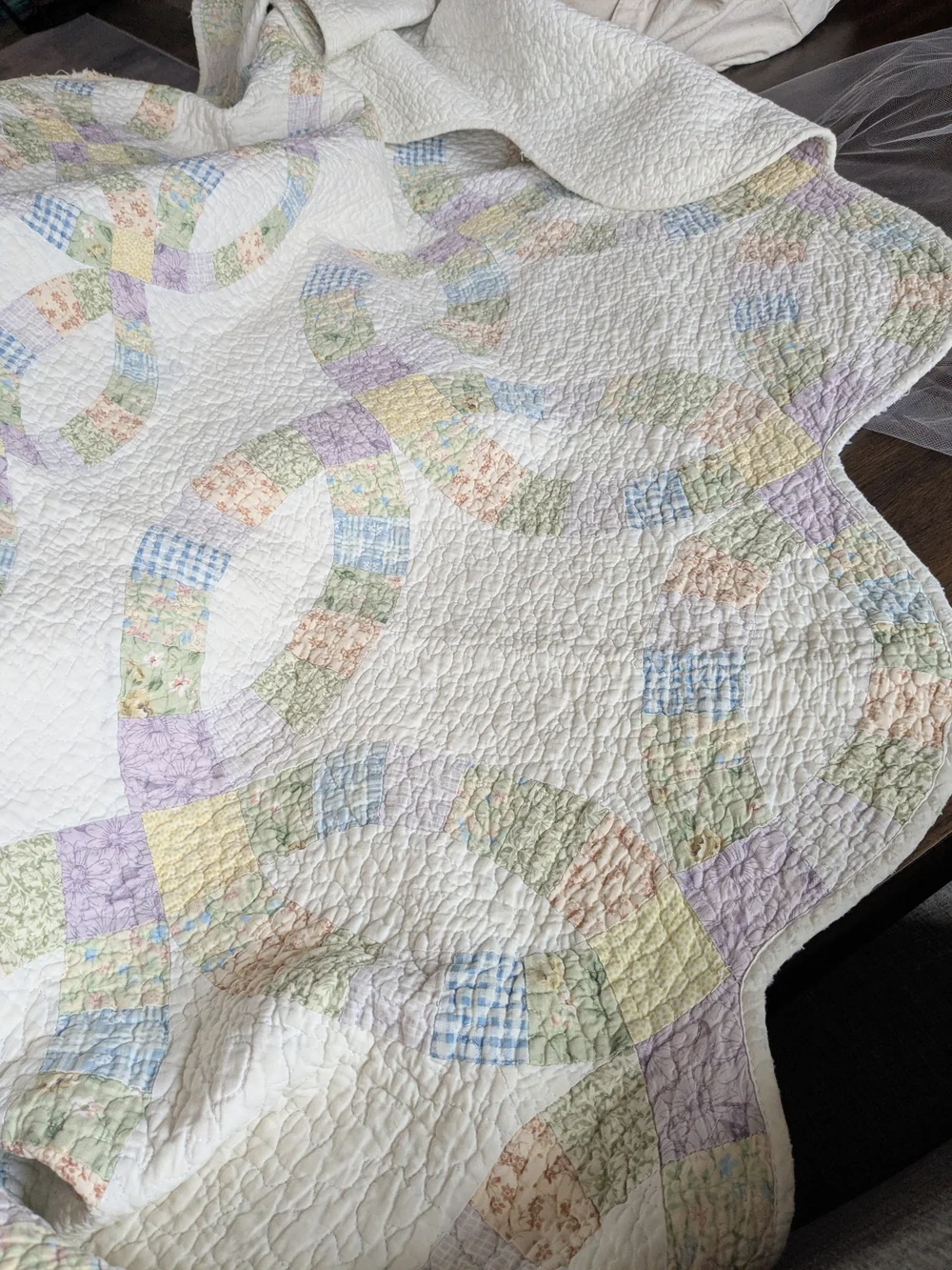 Vintage Double Wedding Ring Patchwork Quilt - Pastel Multi